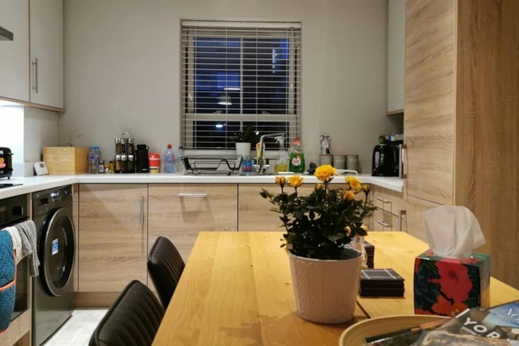 3 Bedroom Townhouse, Free Parking York Zewnętrze zdjęcie